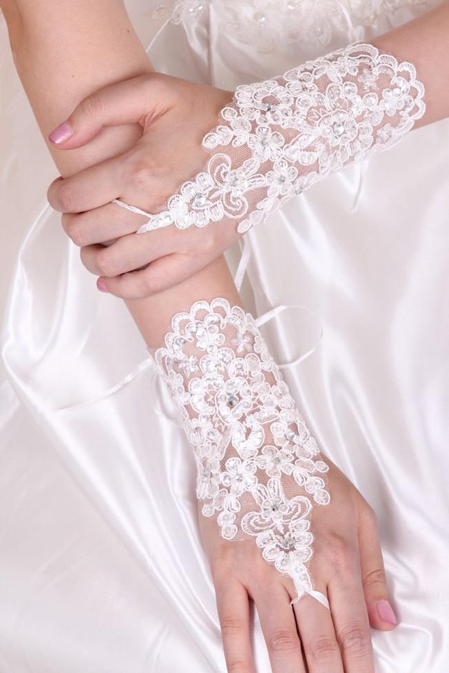 Lace Wrist Length Bridal Gloves